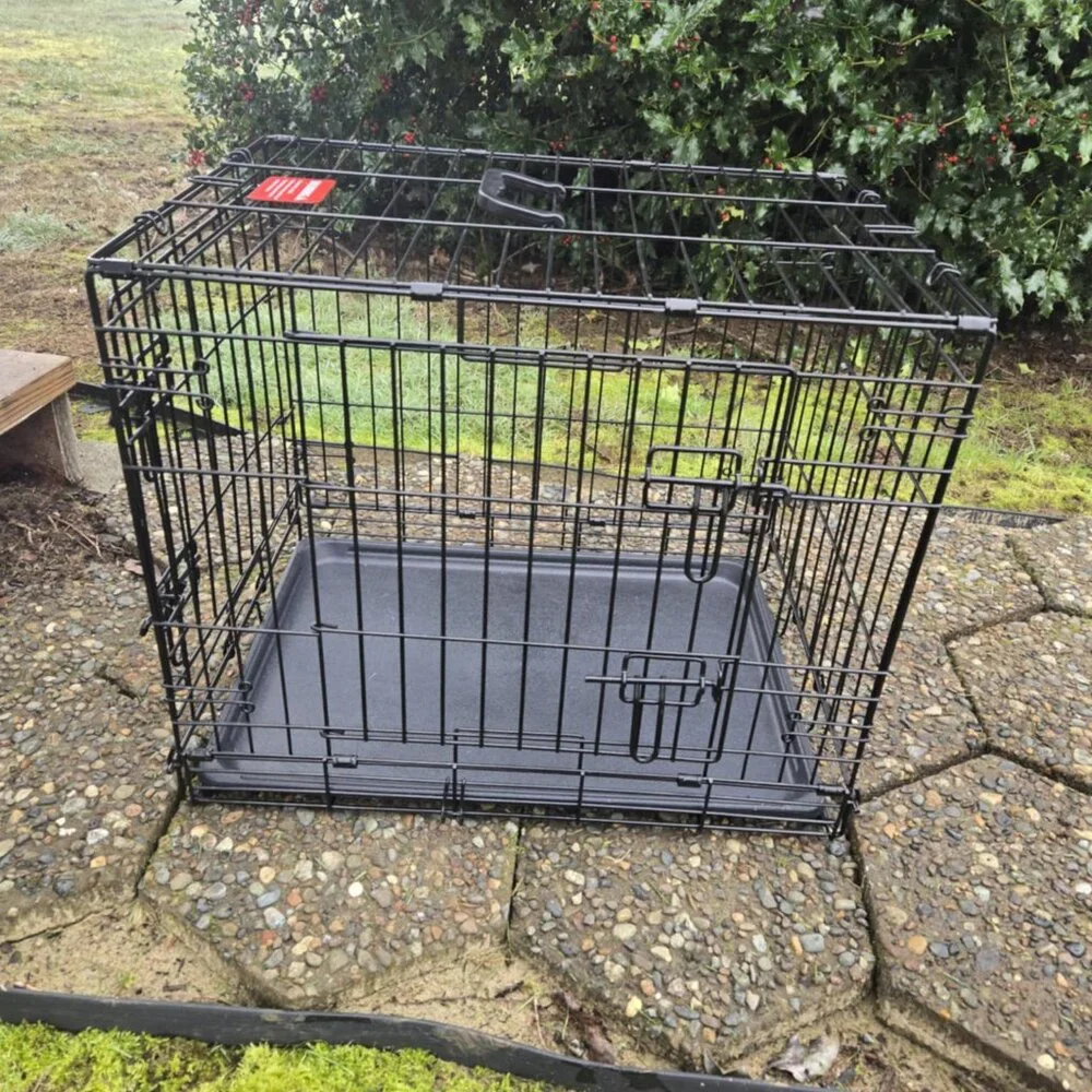 Medium Wire Pet Kennel: 23